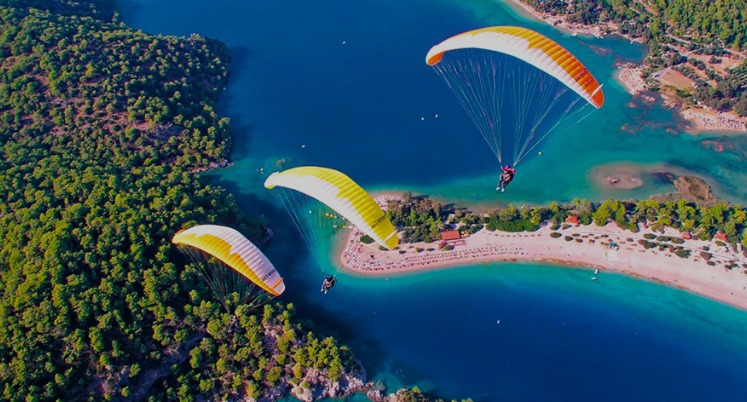 Fethiye'de yapılacak listesinin başında gelir yamaç paraşütü.